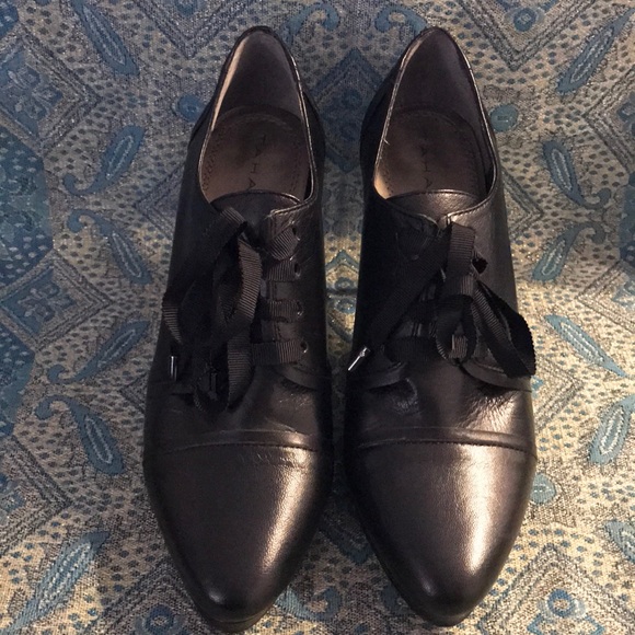 Tahari Shoes - Tahari Grace Black Leather Oxford Heels EUC